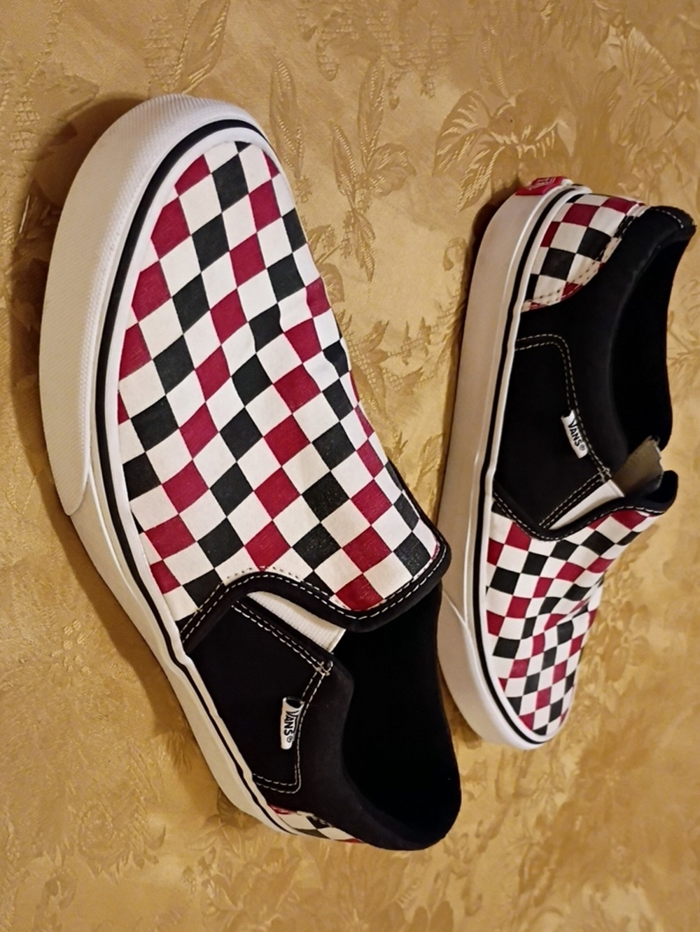 VANS  Slip-On Checkerboard  in Black & Burgundy and White Men's 10.0 Women's 8.5